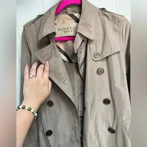 BURBERRY BRIT カーディガン Mサイズ ベージュ BURBERRY BRIT カーディガン Mサイズ ベージュ